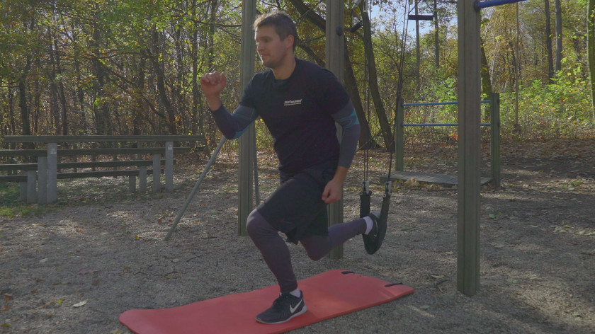 XUP Suspended reverse lunges - glut, thighs and hips workout