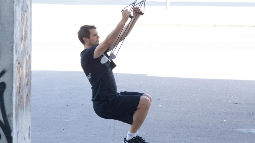 XUP Squats with reverse peck deck - buttocks training